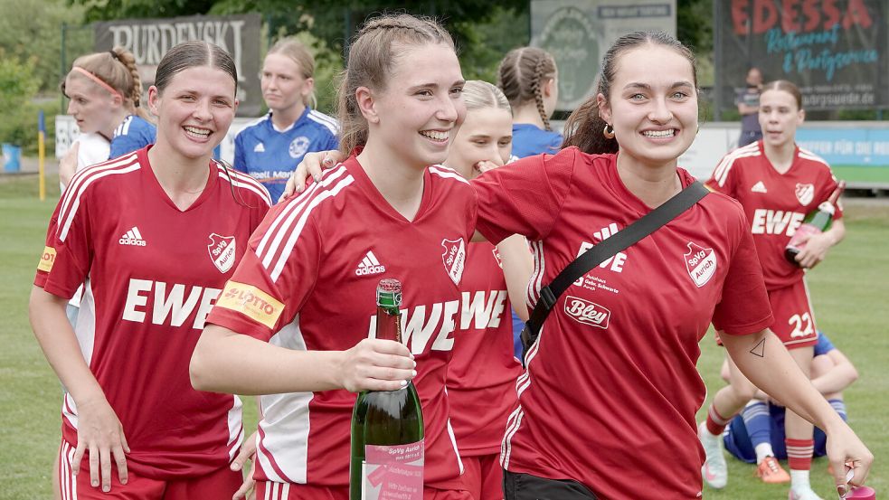 US-Spielerin Natalie Joy Oliver (rechts) spielt künftig für Aurich und war in Worpswede schon mit dabei.Fotos: Helmut Vortanz