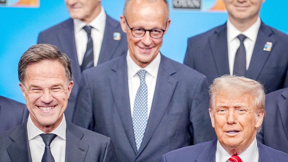 Mark Rutte, Generalsekretär der Nato, Bundeskanzler Friedrich Merz und US-Präsident Donald Trump beim Nato-Gipfel. Foto: Kay Nietfeld/dpa