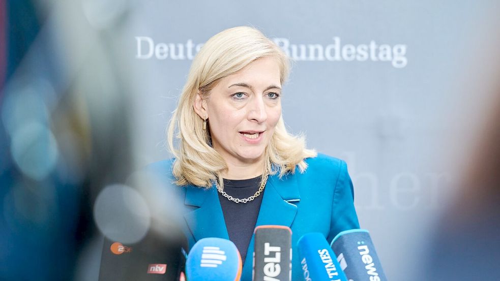 Gesundheitsministerin Nina Warken (CDU) hat den sogenannten Sudhof-Bericht erneut kritisiert. Foto: Annette Riedl/dpa