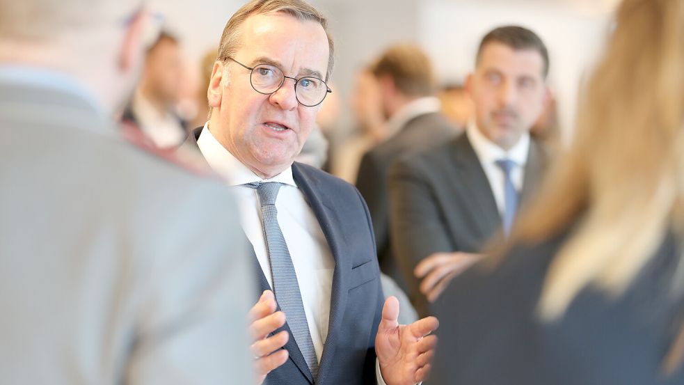 Verteidigungsminister Boris Pistorius zu Besuch im Beschaffungsamt. Die Behörde ist von zentraler Bedeutung für das Gelingen der Zeitenwende. Foto: dpa/PIZ Ausrüstung, Informationstechnik und Nutzung | Dirk Bannert