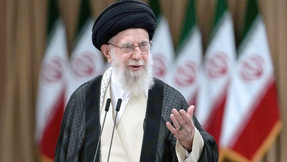 Trat mit neuen Drohungen gegen die USA an die Öffentlichkeit: Iran Religionsführer Ajatollah Ali Chamenei. Foto: Vahid Salemi/AP/dpa