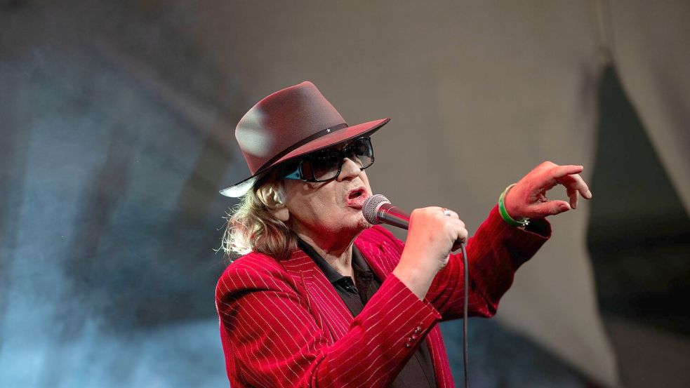Eigentlich ist Udo Lindenberg gegen Krieg jeder Art, also Pazifist. Doch in diesen Zeiten sei eine Aufrüstung Deutschlands trotzdem nötig, findet er. Foto: Fabian Strauch/dpa