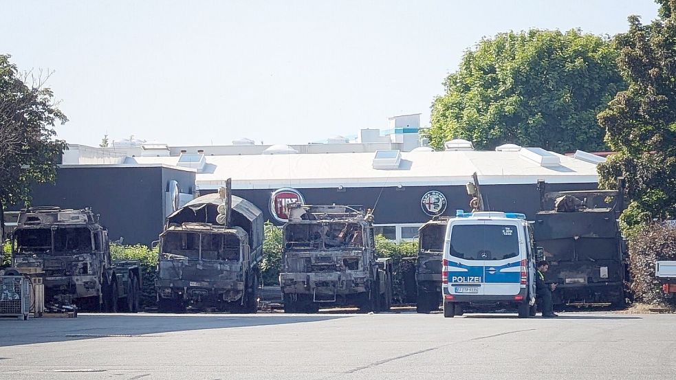 Sechs Bundeswehr-Fahrzeuge sind am Samstagabend in Erfurt in Brand geraten. (Archivbild) Foto: Martin Wichmann/WichmannTV/dpa