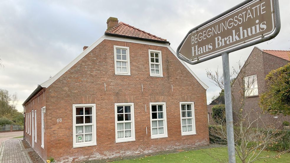 Früher alte Schule – heute Begegnungsstätte: Das Haus Brakhuis in Walle wird Mitte Juli zum Austragungsort eines Kunsthandwerkermarktes. Mit den Veranstaltungen trägt der Förderverein zum Erhalt des denkmalgeschützten Hauses bei. Foto: Udo Hippen
