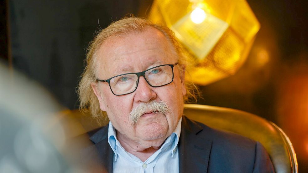 Der Philosoph Peter Sloterdijk spricht sich für ein Handyverbot für Kinder und Jugendliche aus. Foto: Thomas Banneyer/dpa
