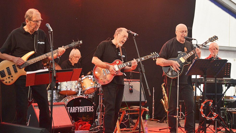Die Starfyghters in Pfalzdorf: Günter Tjards (von links), Ewald Bettinga, Willi Hoogestraat, Wolfgang Leidenfrost und Werner Britz. Foto: Gerd-D. Gauger