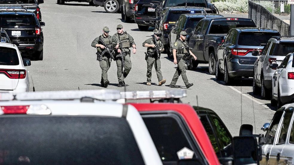 Der Einsatz zog sich lange hin. Foto: Kathy Plonka/The Spokesman-Review/AP/dpa