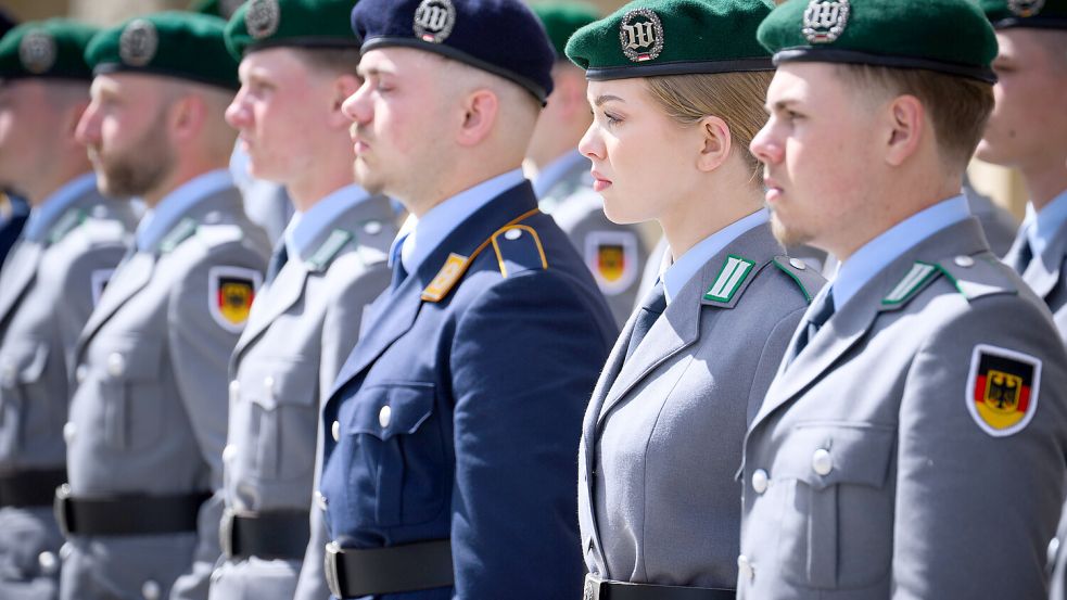 Beim groß angelegten Recruiting der Bundeswehr hilft auch die Arbeitsagentur mit. Foto: dpa | Bernd von Jutrczenka