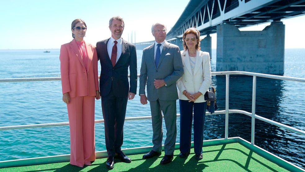 Gruppenfoto bei einem Zwischenstopp auf der Insel Peberholm. Foto: Liselotte Sabroe/Ritzau Scanpix Foto/AP/dpa