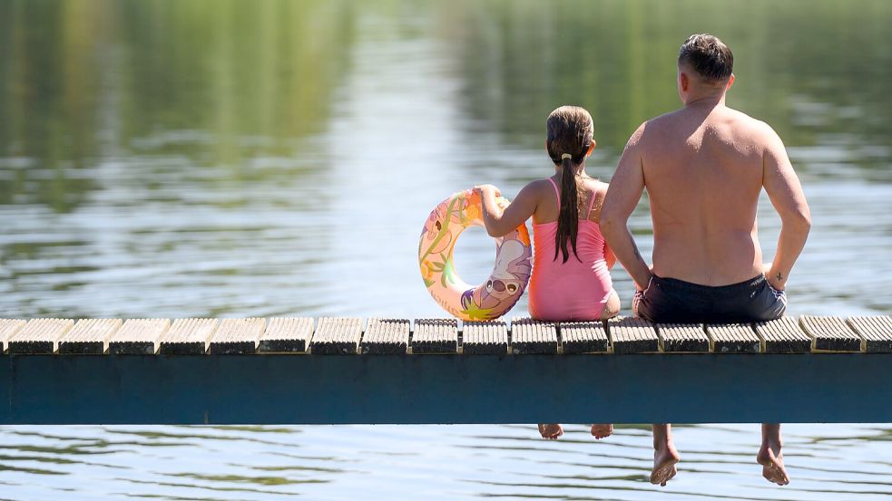 Der Deutsche Wetterdienst (DWD) erwartet am Mittwoch Temperaturen nahe der 40-Grad-Marke. Foto: Patrick Pleul/dpa