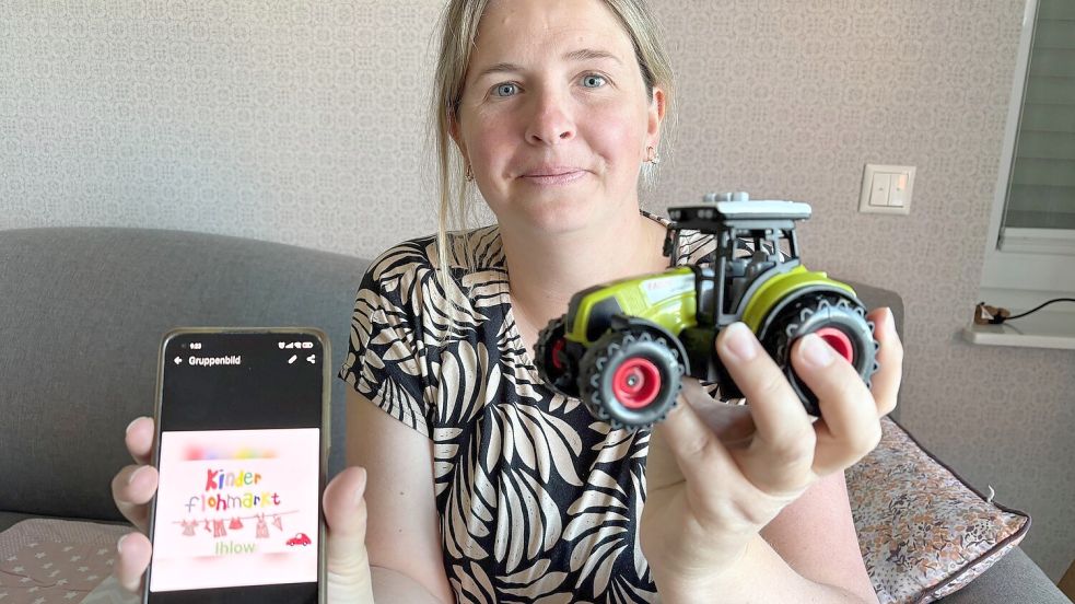 Silke Hayenga aus Simonswolde hat mit Unterstützung anderer Mütter eine Online-Flohmarktgruppe für Ihlower Familien gegründet. Foto: Imke Cirksena