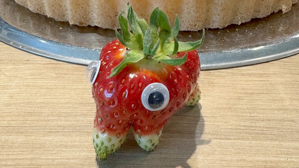 Juni: Leserfotografin Karin Frühling aus Rahe mit „Tierischer Erdbeertraum“.