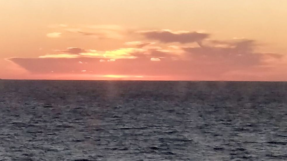 September: Leserfotograf Joachim Freimuth aus Ihlow mit „Wolkenschiff am Horizont“.