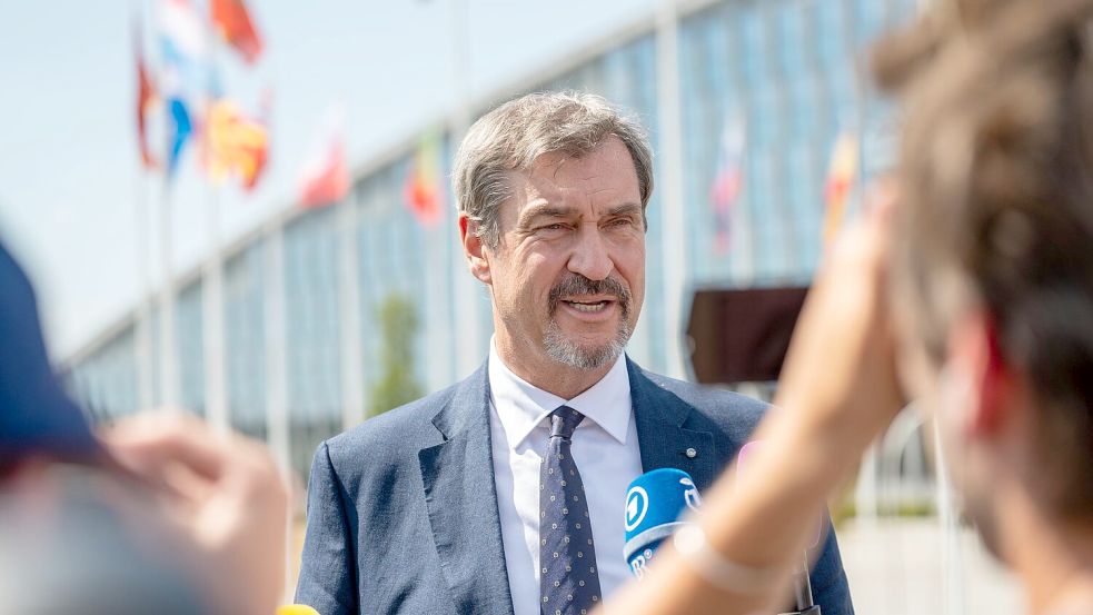 Markus Söder (CSU), Ministerpräsident von Bayern, traf in Brüssel Nato-Generalsekretär Rutte und Parteifreundin Ursula von der Leyen. Warum? Das könnte Schaufensterpolitik sein. Foto: dpa/Leonie Asendorpf