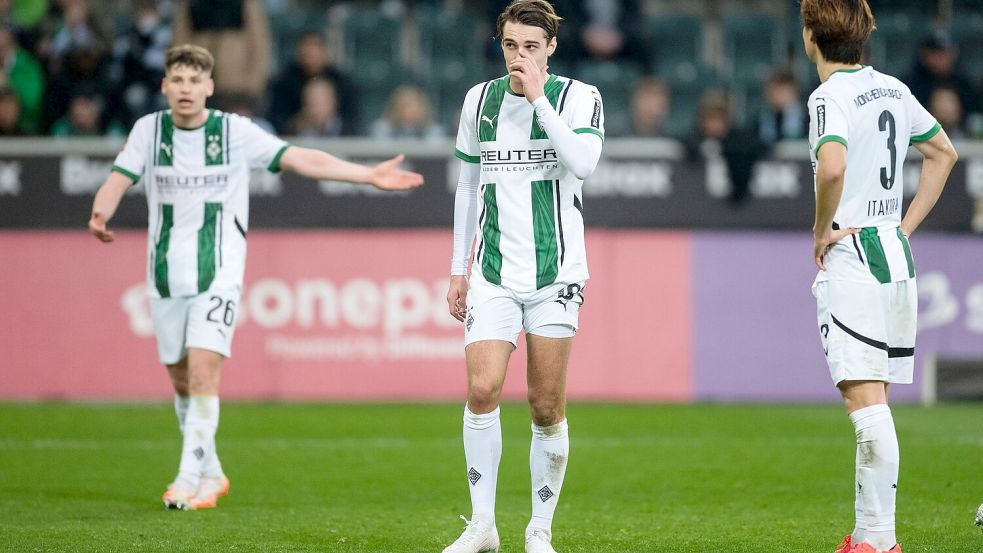 Über angebliche Geschehnisse auf Mallorca möchte Borussia Mönchengladbach mit Florian Neuhaus (M) sprechen. Foto: Marius Becker/dpa