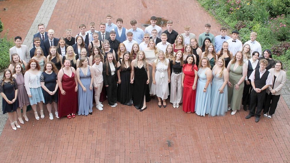 Nach der feierlichen Übergabe der Abiturzeugnisse ging es für die 65 Absolventen einen Tag später zum Abiball, auf dem bis spät in die Nacht gefeiert wurde. Foto: privat