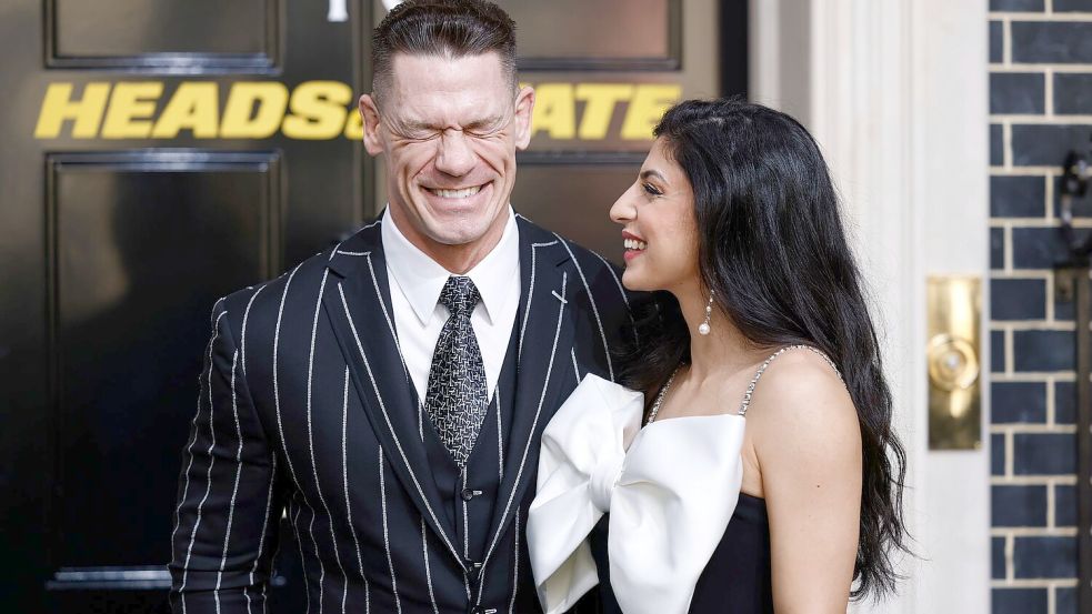 In dem Film „Heads Of State“ spielt John Cena (hier mit seiner Frau Shay Shariatzadeh bei der Filmpremiere) den US-Präsidenten Will Derringer, der wider Willen zum Actionhelden wird. Foto: Millie Turner/Invision/AP/dpa