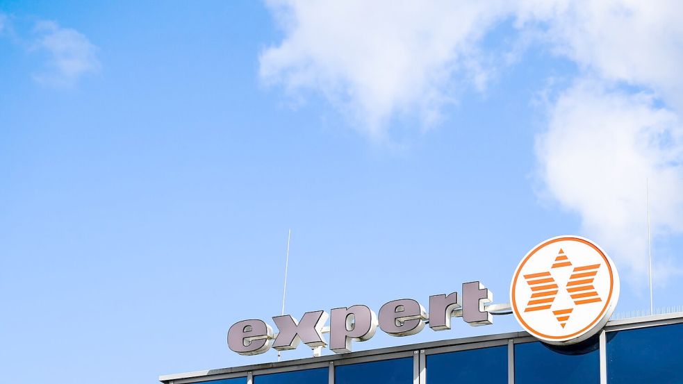Expert betreibt 65 eigene Fachmärkte. Als zweitgrößter Elektronikhändler setzt das Unternehmen auch verstärkt auf Onlinehandel. Foto: Julian Stratenschulte/dpa