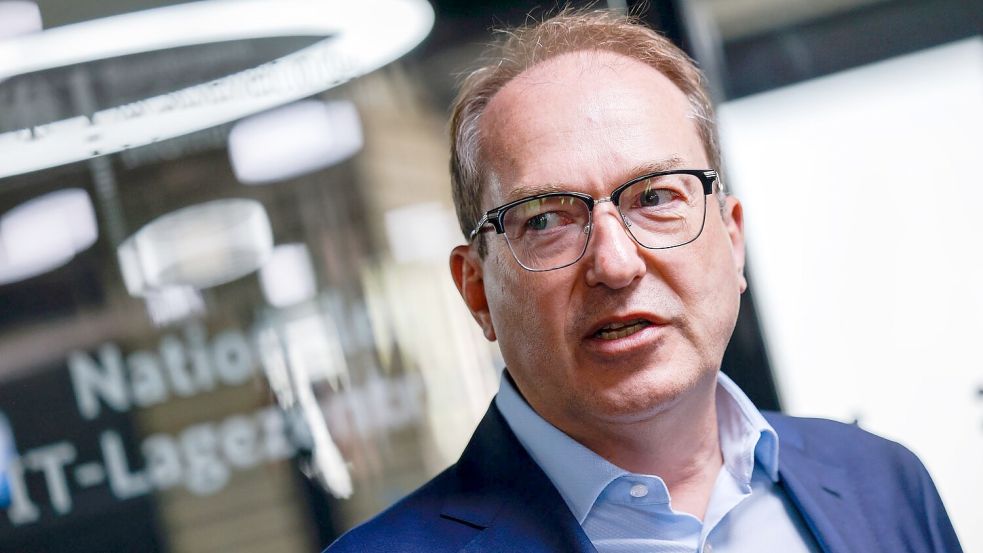 Das BSI soll laut Dobrindt mit mehr Geld ausgestattet werden, um die Cyber-Sicherheit zu stärken. Foto: Thomas Banneyer/dpa