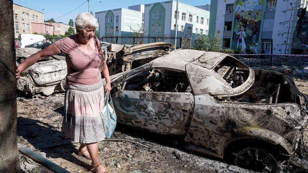 Die ukrainische Hauptstadt erlebt einen der schlimmsten Angriffe mit russischen Drohnen und Raketen. Foto: Evgeniy Maloletka/AP/dpa