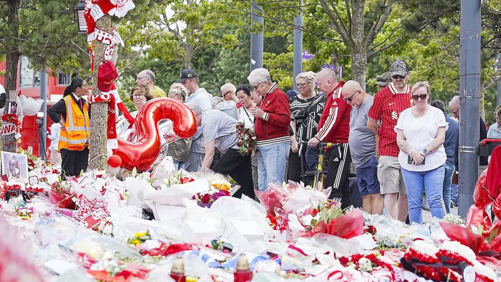Auch in Liverpool trauern viele Menschen um Diogo Jota. Foto: Peter Byrne/PA Wire/dpa