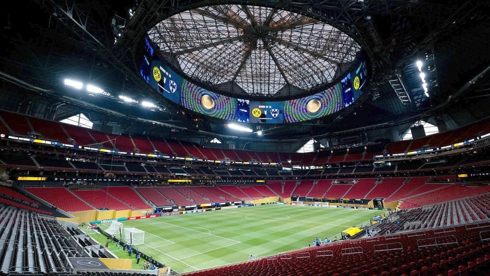 Dach zu: Im imposanten - und vor allem - klimatisierten Stadion von Atlanta kämpfen die Bayern gegen Paris um den Einzug ins WM-Halbfinale. Foto: Sven Hoppe/dpa