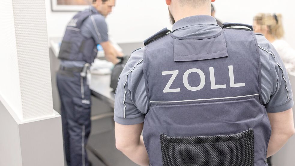 Nicht alles darf aus dem Urlaub mit nach Deutschland gebracht werden. Der Zoll informiert über Freimengen und welche Waren man lieber im Urlaubsland lassen sollte. Foto: André Havergo