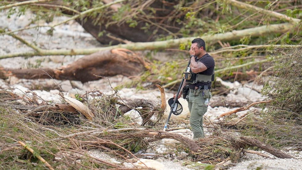 Noch immer wird nach mindestens 27 Kindern aus einem Sommercamp gesucht. Foto: Julio Cortez/AP/dpa