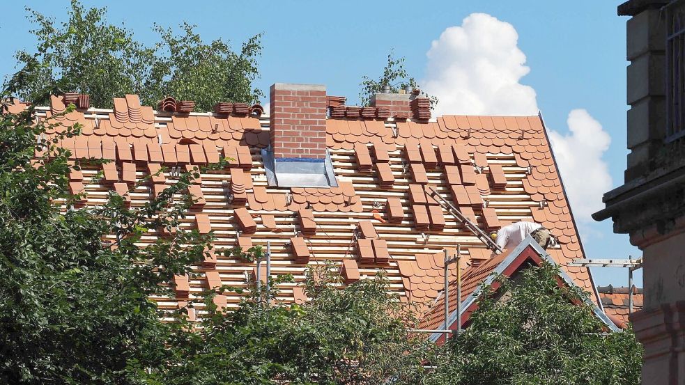 Für den klimagerechten Umbau aller deutschen Wohnimmobilien wären laut einer Studie rund 1,4 Billionen Euro nötig. (Archivbild) Foto: Soeren Stache/dpa-Zentralbild/dpa