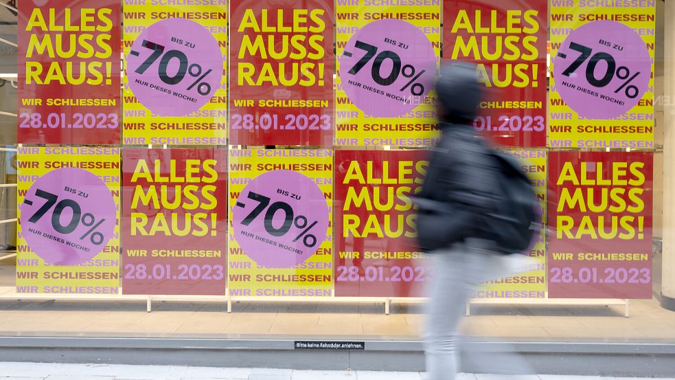 Räumungsverkauf wegen Geschäftsaufgabe – ein mittlerweile bekanntes Bild in deutschen Innenstädten. Foto: dpa/Sven Hoppe