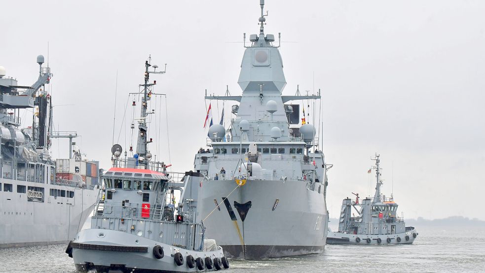 Die Fregatte Hessen kehrt von der EU-Operation „Aspides“ aus dem Roten Meer in ihren Heimathafen Wilhelmshaven zurück. Der Bundeswehr-Einsatz dient der Sicherheit der Handelsschifffahrt und richtet sich gegen die Huthi-Miliz. Foto: IMAGO/Sven Eckelkamp