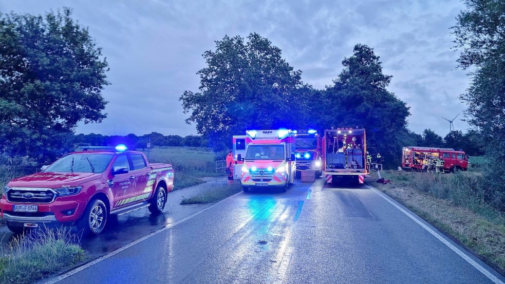 Zahlreiche Einsatzkräfte waren vor Ort. Foto: Jan-Marco Bienhoff/Feuerwehr Wiesmoor