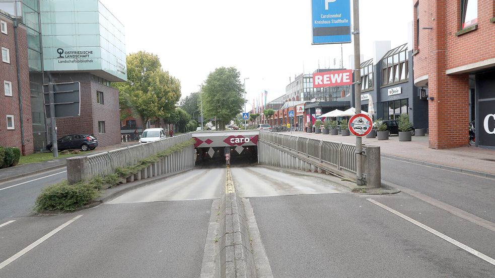 Eine Einfahrt in die Tiefgarage unter dem Carolinenhof. Foto: Romuald Banik