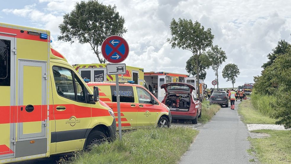 Zahlreiche Rettungswagen waren in Norddeich im Einsatz. Foto: Rebecca Kresse