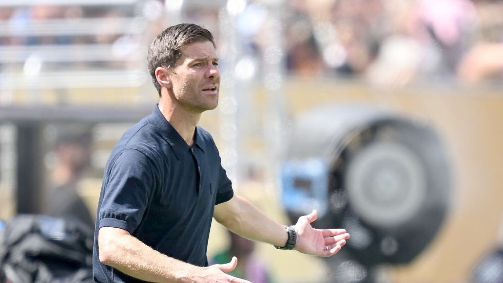 Machtloser Trainer am Spielfeldrand: Xabi Alonso. Foto: Sven Hoppe/dpa
