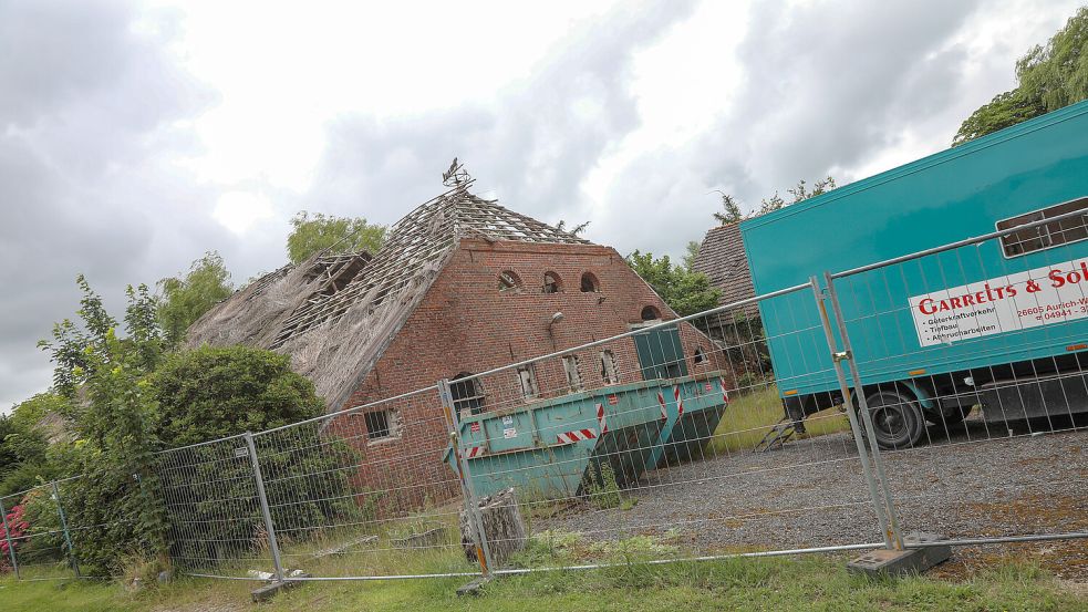 Die Firma Garrelts & Sohn aus Wiesens wurde mit den Abrissarbeiten beauftragt und hat das Gelände bereits vorbereitet. Foto: Romuald Banik