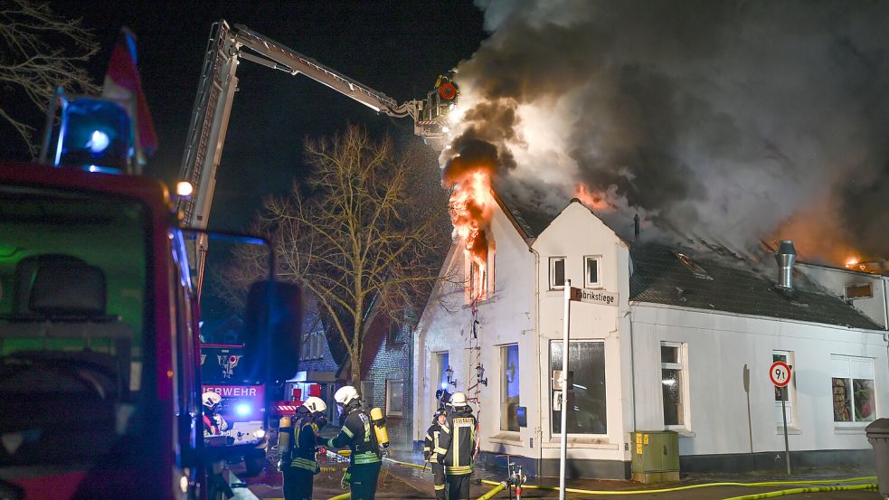 Bei dem Brand in diesem Gebäude starb im Frühjahr ein Arbeiter. Foto: dpa/Lars Penning