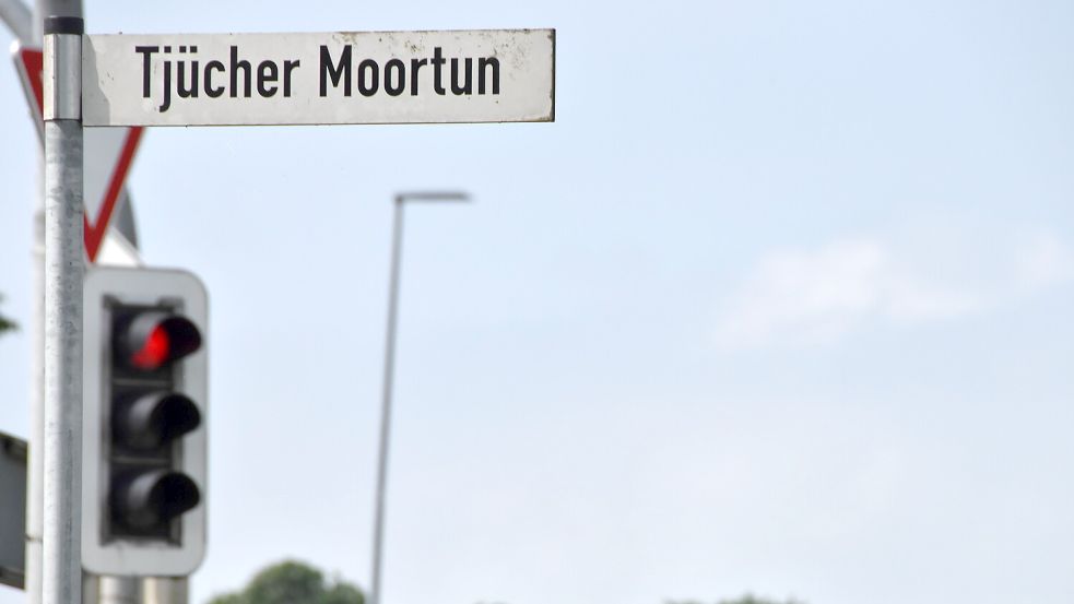 Nichts geht mehr am Tjücher Moortun in Marienhafe. Das Verwaltungsgericht Oldenburg hat den Bau der neuen Sportanlagen vorerst gestoppt. Foto: Thomas Dirks