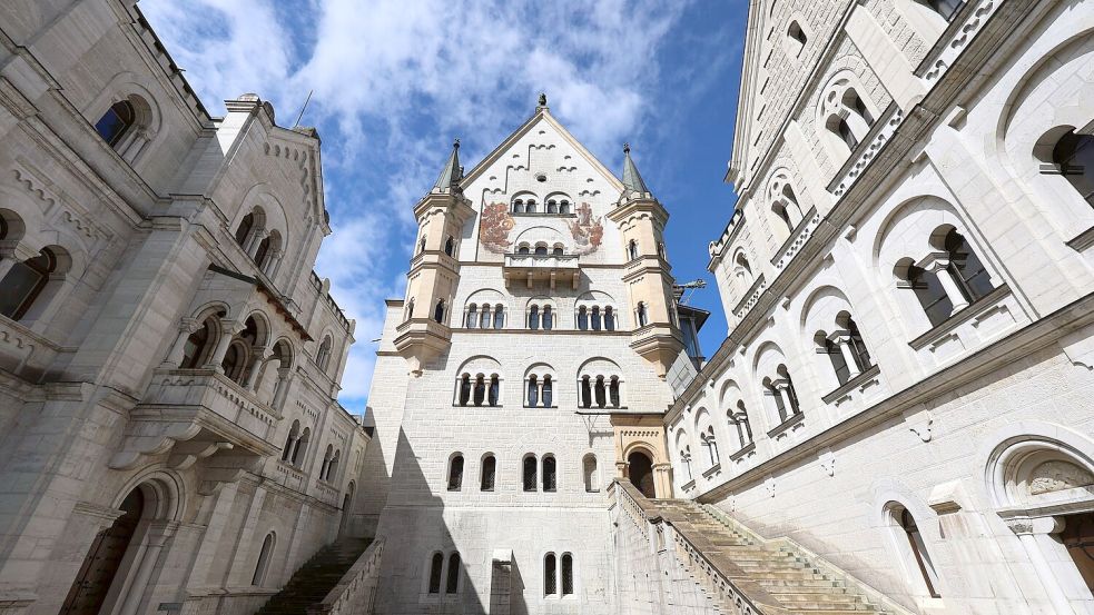 Neuschwanstein lockt unter den Königsschlössern die meisten Besucher. (Archivbild) Foto: Karl-Josef Hildenbrand/dpa