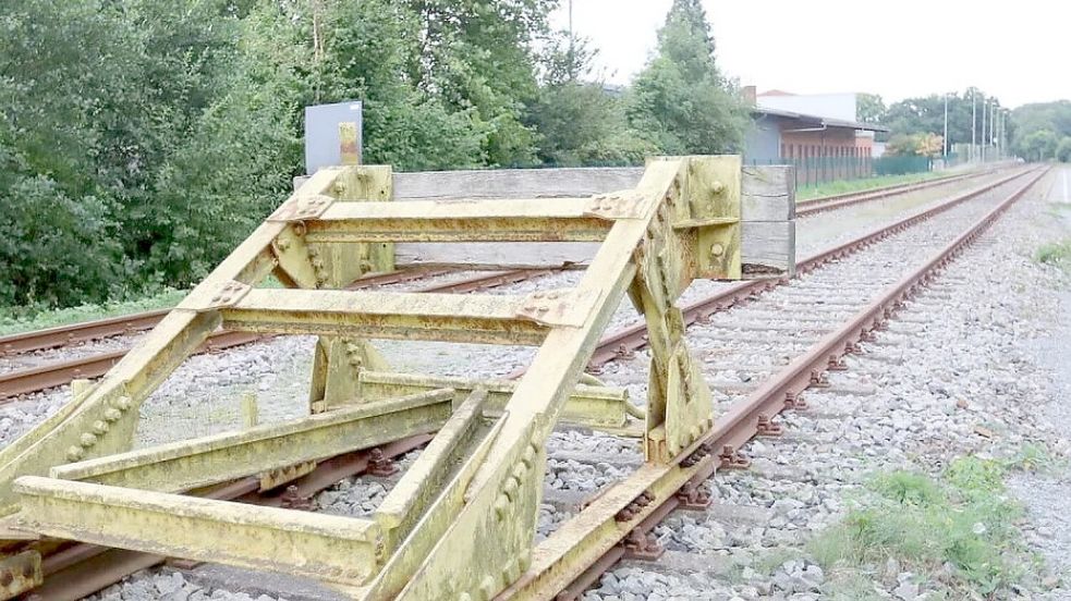 Derzeit werden die Gleise in Aurich nur für den Güterverkehr genutzt. Das soll anders werden. Foto: Romuald Banik