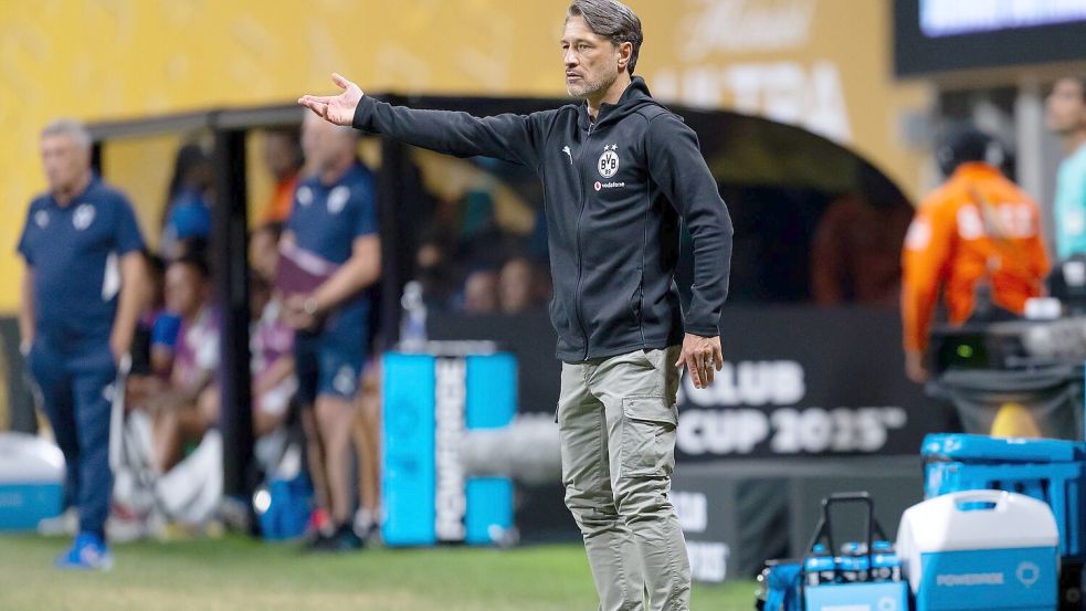 Im klimatisierten Hallenstadion von Atlanta konnte Dortmunds Trainer Niko Kovac sogar mit Jacke am Spielfeldrand stehen. Foto: Sven Hoppe/dpa