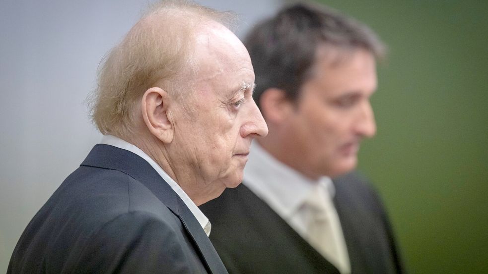Schuhbecks Verteidiger Norbert Scharf stellte keinen Antrag. Foto: Peter Kneffel/dpa