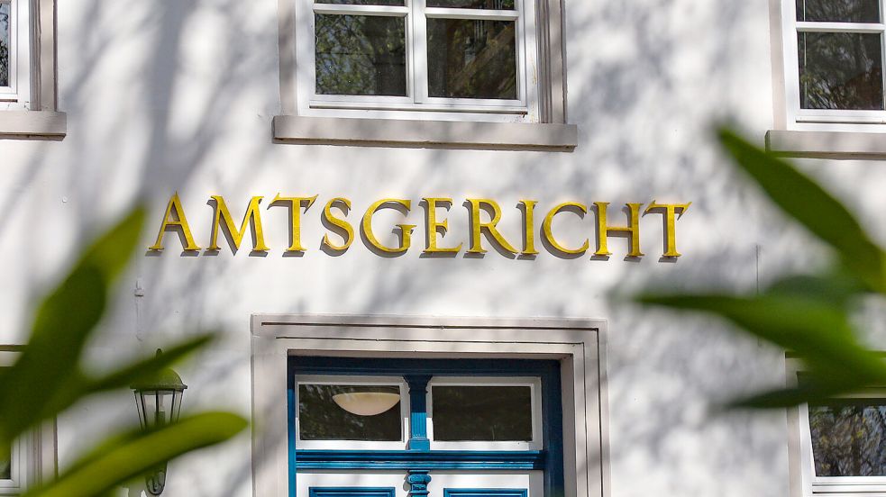 Der 50-Jährige hinterzog 327.000 Euro an Steuern in wenigen Jahren. Das Amtgsericht Aurich verurteilte ihn dafür. Foto: Romuald Banik