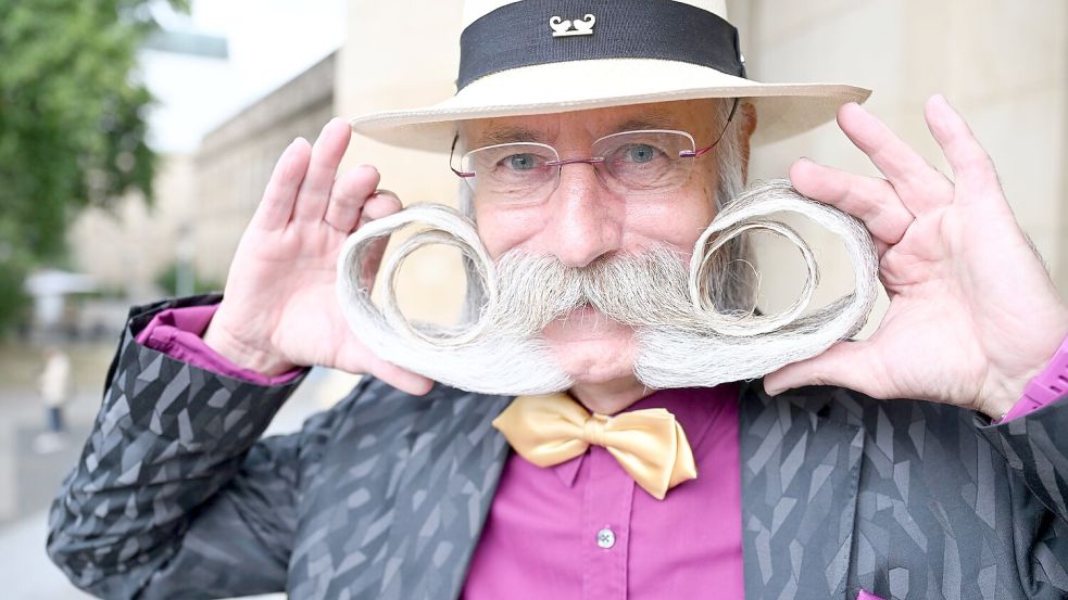 Jürgen Burkhardt ist mehrmaliger Bartweltmeister. Foto: Bernd Weißbrod/dpa