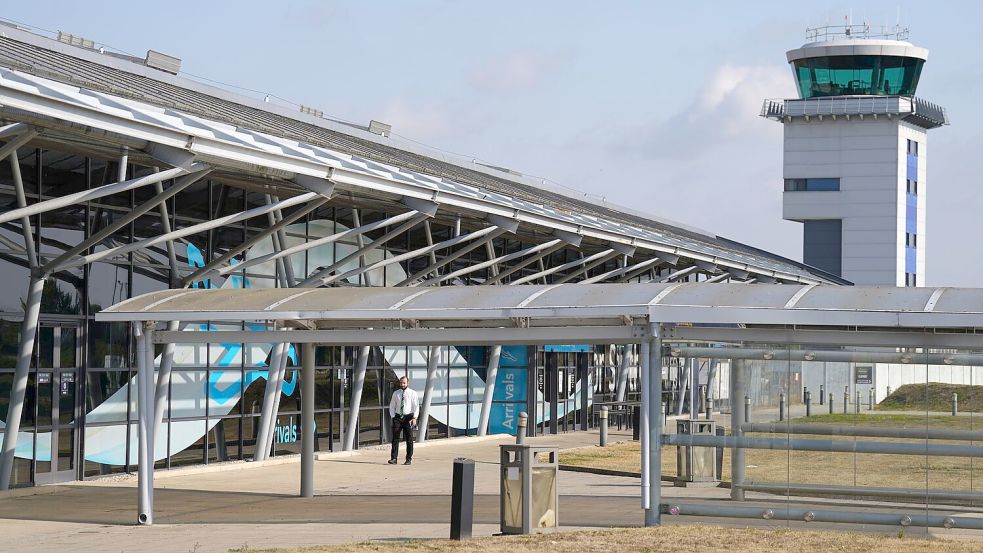Der Flughafen London Southend bleibt nach dem Absturz eines Geschäftsflugzeugs vorübergehend geschlossen. Foto: Joe Giddens/PA Wire/dpa