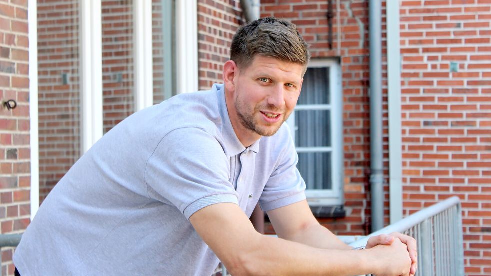 Der Auricher Max Beccard freut sich auf seine neue Aufgabe als Trainer beim SV Wallinghausen. Er betritt Neuland, wird aber von einem namhaften Cotrainer unterstützt. Foto: Wolf-Rüdiger Saathoff