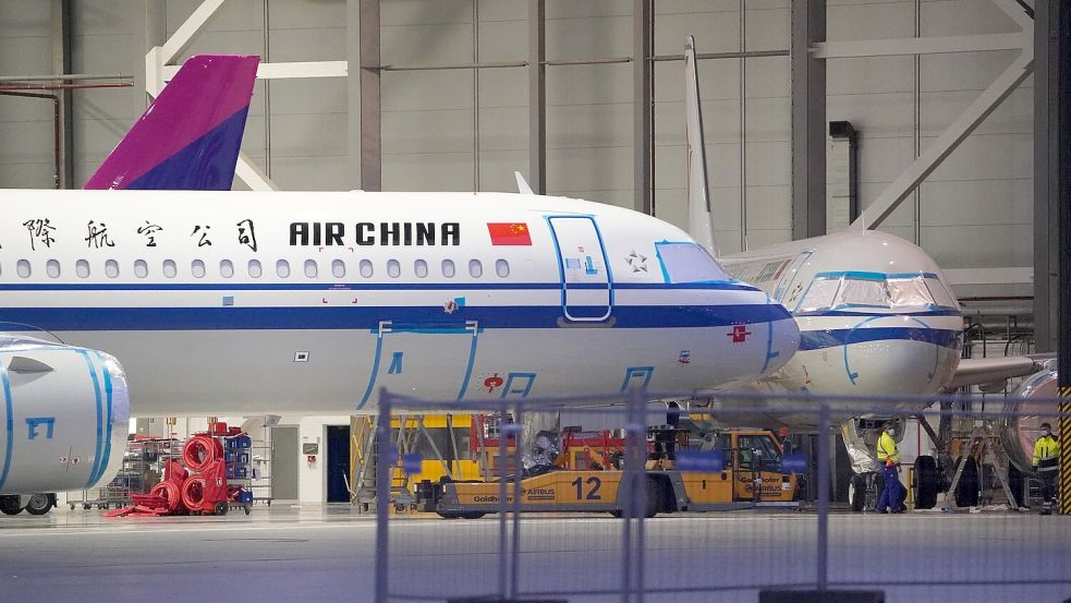 Ein Flugzeug von Air China. (Archivbild) Foto: Marcus Brandt/dpa