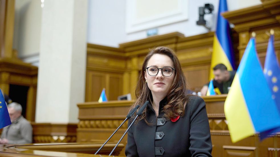 Julia Swyrydenko soll am Donnerstag zur neuen Regierungschefin der Ukraine bestimmt werden - zuvor stimmte das Parlament für den Rücktritt der alten Regierung. (Archivbild) Foto: Vadym Sarakhan/AP/dpa