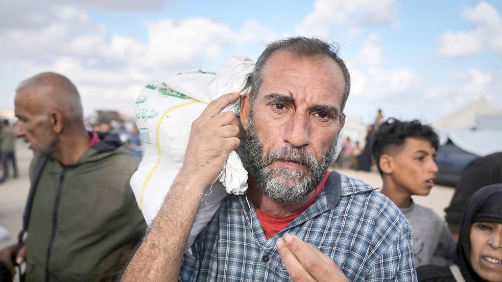 Immer wieder gibt es Berichte über tödliche Zwischenfällen in der Nähe von Verteilzentren. (Archivbild) Foto: Abdel Kareem Hana/AP/dpa