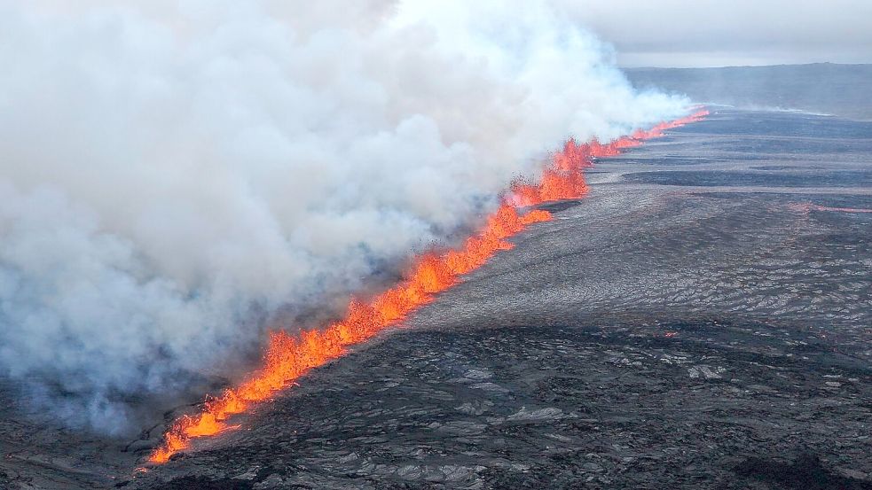 Auf Island hat sich erneut die Erde aufgetan. Foto: -/Department of Civil Protection and Emergency Management/dpa